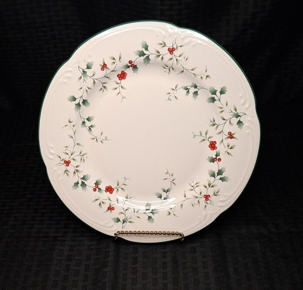 PFALTZGRAFF Winterberry 10 1/2" Dinner Plate